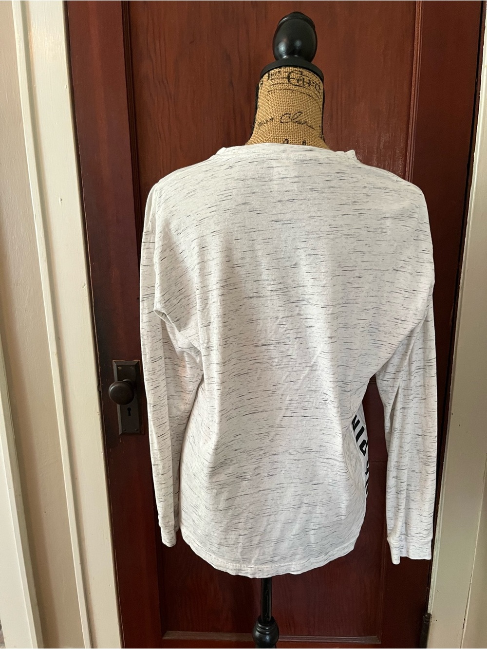 PINK by Victoria's Secret Heather White Long Sleeve Tee with Black Accents - Picture 4 of 5